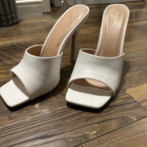 PrettyLittleThing - Mule Heels - NWT